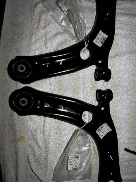 Elad� passat b8 �j gy�ri leng�kar szett