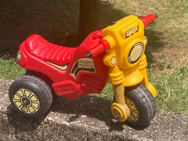 Eladó pedálos gyerekbicikli bicikli, kismotor, roller, futóbringa