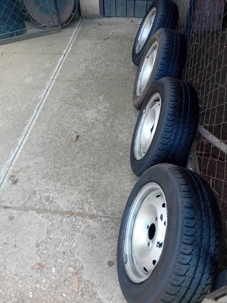 Elad� peugeot partner ny�rigumi felnivel j� �llapot�. 