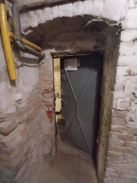 Elad� pincehelyis�g