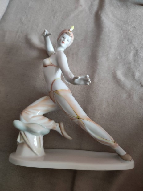 Elad porceln figura.