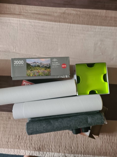 Elado puzzle keszlet: 2000 db puzzle+szonyeg+dobozok szortirozashoz