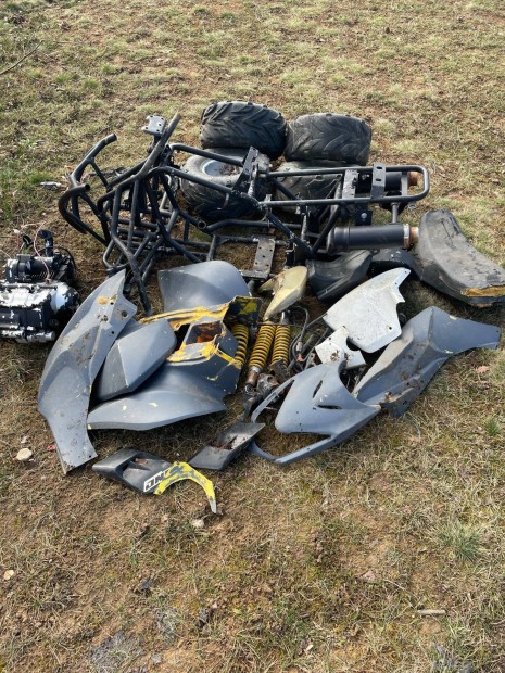 Elad� quad alkatr�sznek