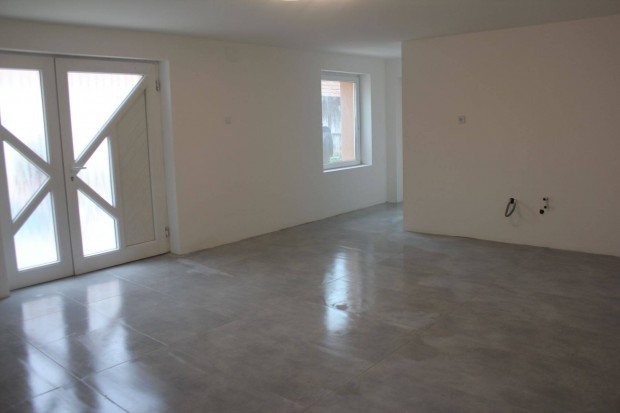 Elad� r�baszentandr�si h�z