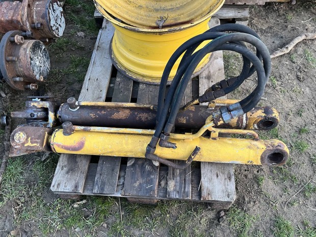 Elad� rakod�g�p munkahengerek hasgat�g�phez is j�k 