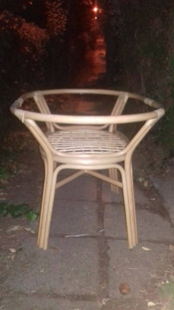Eladó rattan, nád étkezőasztal étkező asztal
