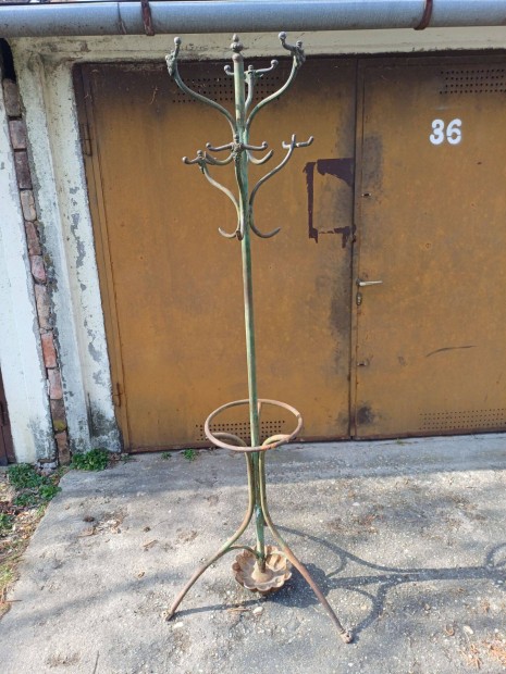 Elad� r�gi �ll� vas eserny� tart�s fogas