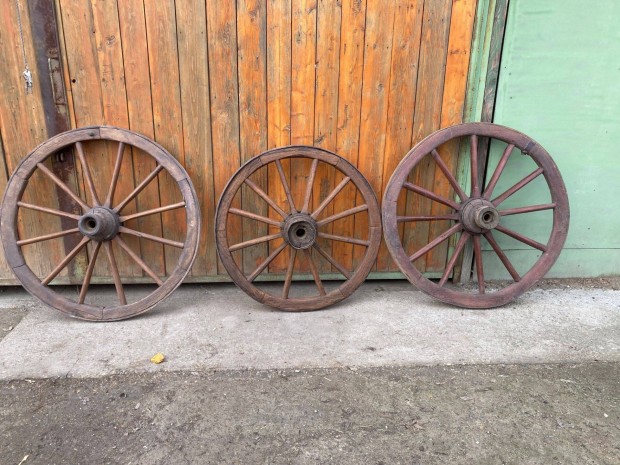 Elad rgi lovas szekrkerk