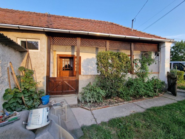 Elad� r�gi paraszth�z Szilv�sv�radon