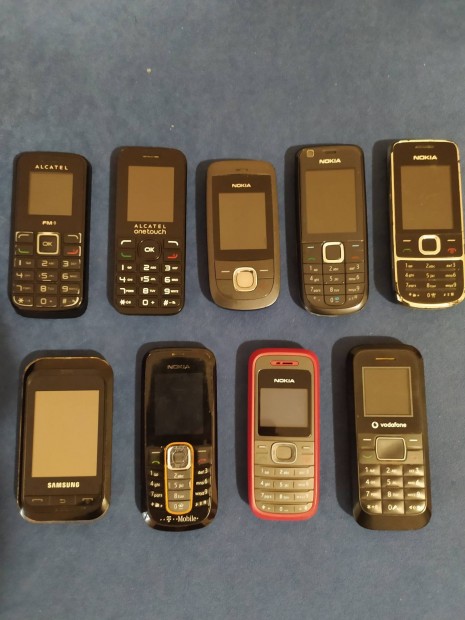 Eladó régi retró telefonok.