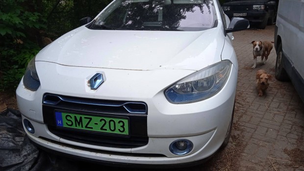 Elad renault fluence z.e. darabokban vagy egyben