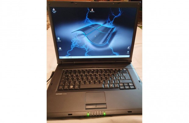 Elad retr laptop Fujitsusiemens Esprimo V5555 3Gb ram,160Gb hdd,win7