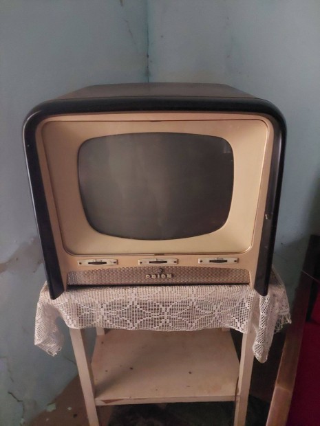 Elad retro tv!