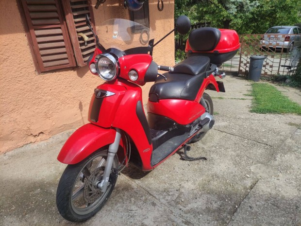 Elad robog 250cc
