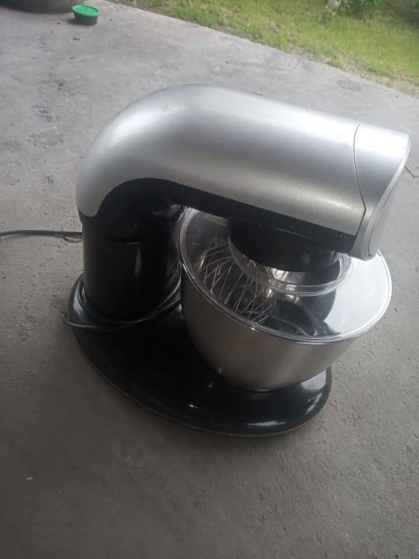Elado robot gép