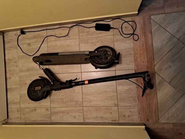 Eladó roller alkatrésznek