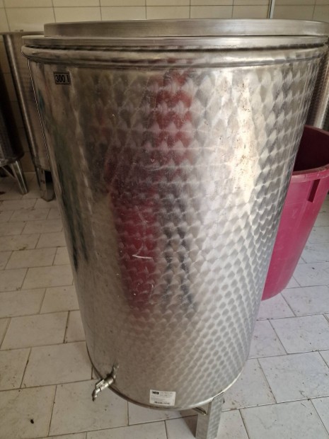 Elad� s�r�lt 300 literes sav�ll� tart�ly 