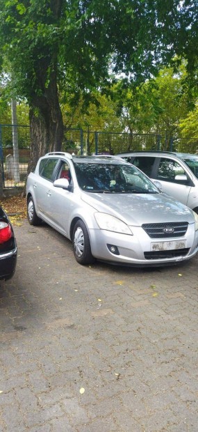 Eladó sérült Kia Ceed SW 1.6 Automata 115LE kombi