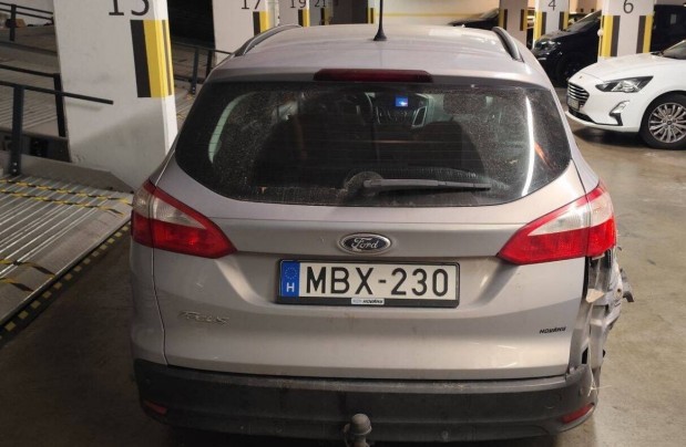 Eladó sérült ford focus mk3