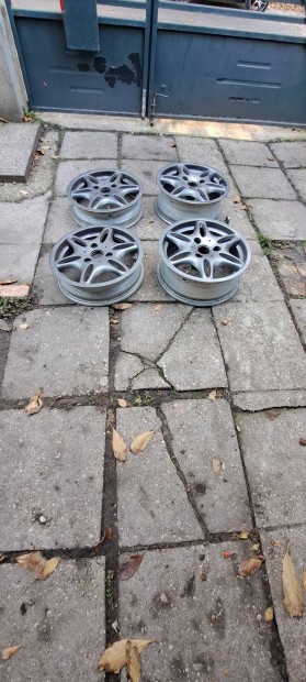 Eladó smart fortwo 450.3x112.R15 gyári alufelni szett.
