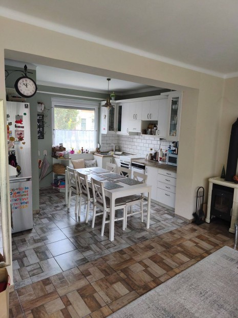 Elad� sorh�z B�k�scsaba Orosh�zi �t elj�n