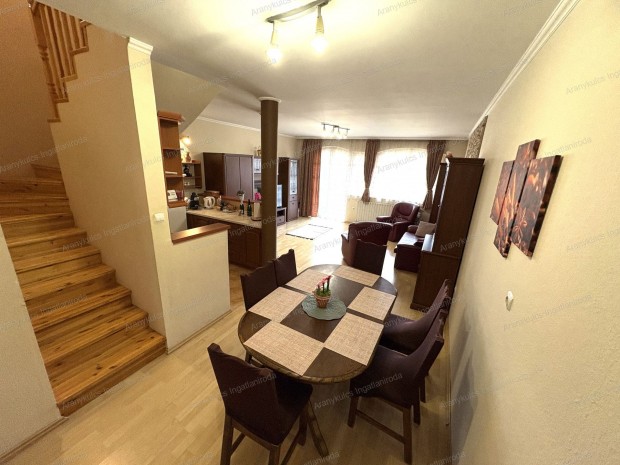 Elad� sorh�z Gyul�n!