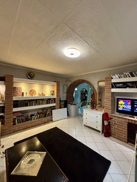 Elad� sorh�z Taksonyban