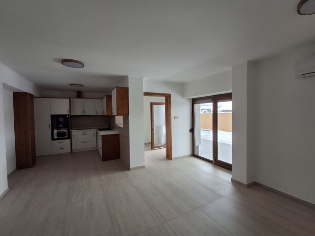 Elad� sorh�z, Szolnok