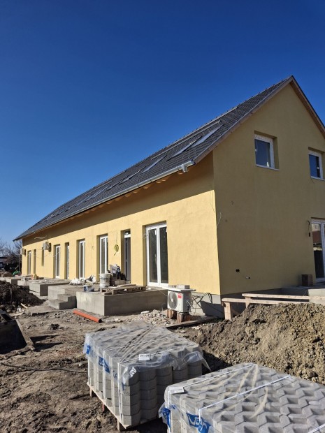 Elad� sorh�z, Szolnok