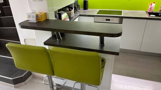 Elad� sorh�zi lak�s Budapest �hegyen