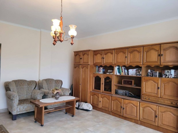 Elad� sorh�zi lak�s Lajosmizs�n