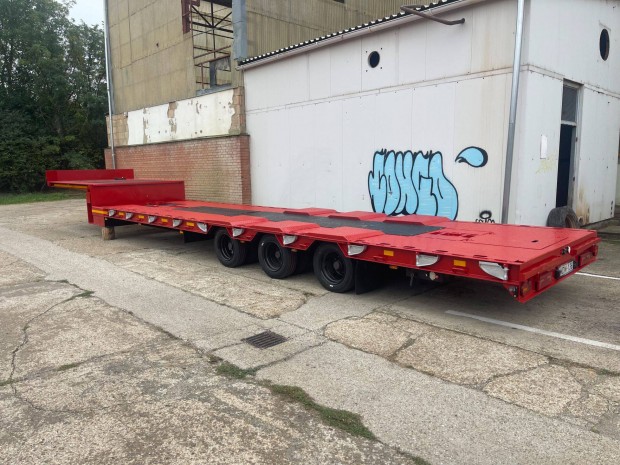 Elad� speci�lis, alacsony alv�zkeret� neh�zg�p-sz�ll�t� f�lp�tkocsi