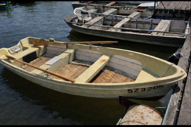 Elad� stabil, duplafal�, j� �llapot� m�anyag horg�szcs�nak