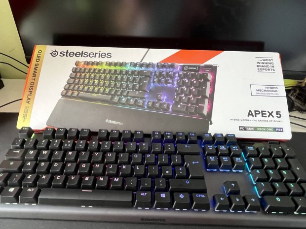 Elad steelseries apex 5 billentyzet!