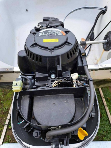 Elad szabadids csnak + motor + utnfut