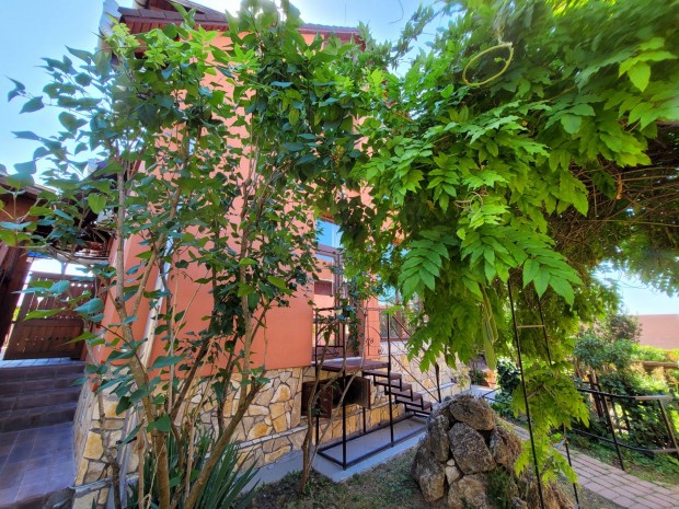 Elad� sz�lloda, panzi�, Eger