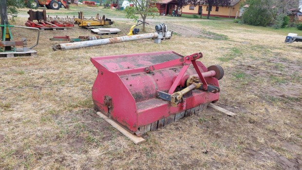 Eladó szárzúzó Agrifarm mulcsozó