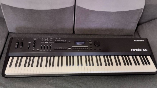 Elad szp llapotban egy Kurzweil Artis Se stage piano!