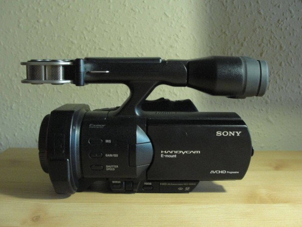Eladó szép állapotú Sony Nex-VG900 cserélhető objektíves videókamera