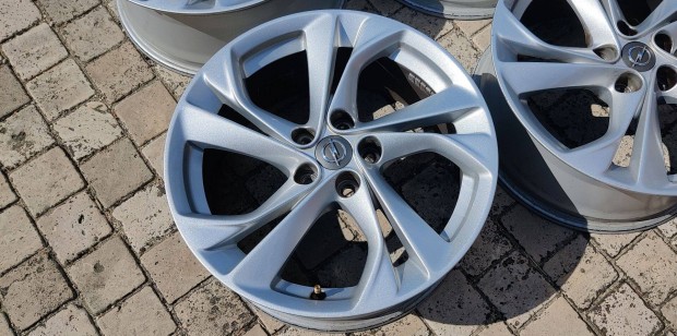 Eladó szép állapotú gyári Opel Sport 17" alufelni szett!