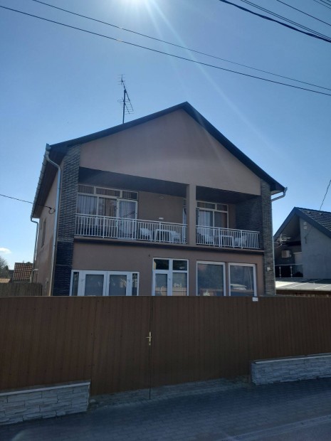 Eladó szép családi ház Balatonfenyvesen