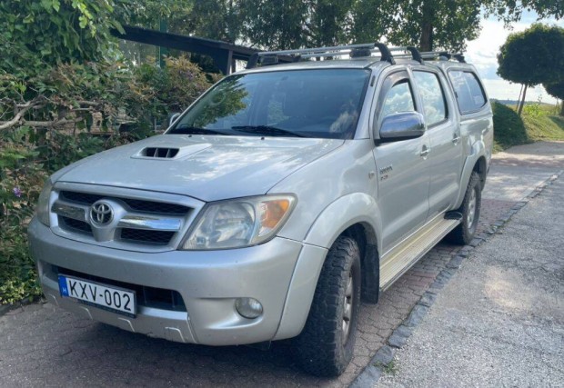 Elad szeretett Toyota HI Lux Hilux 2.5 D-4D 4x4 Double Cab Terra