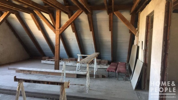 Elad� szerkezetk�sz csal�di h�z - Szeged