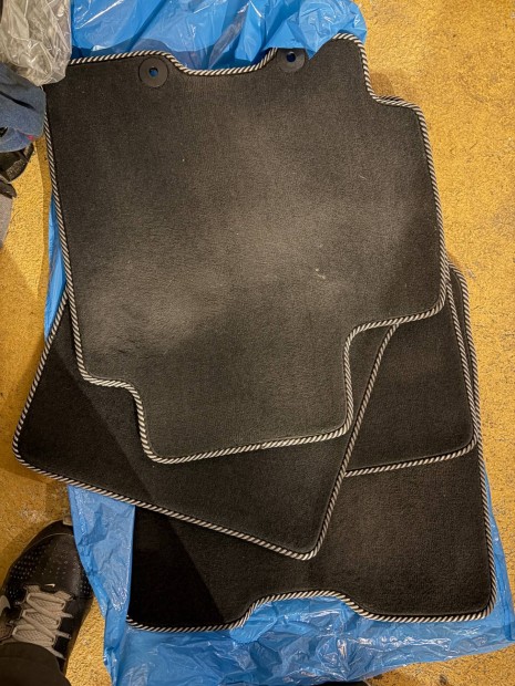 Elad� sz�nyeg garnit�ra Suzuki Balenoba!