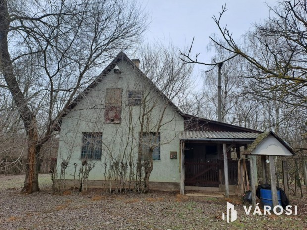 Elad� tanyak�nt hasznos�that� h�z �s mez�gazdas�gi ter�let