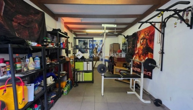 Elad� t�rol�/Rakt�r, Szombathely