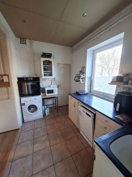 Elad� t�rsash�zi lak�s