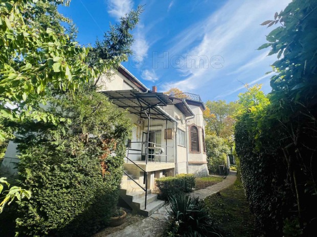 Elad� t�rsash�zi lak�s Balatonszemes egyik legszebb hely�n!