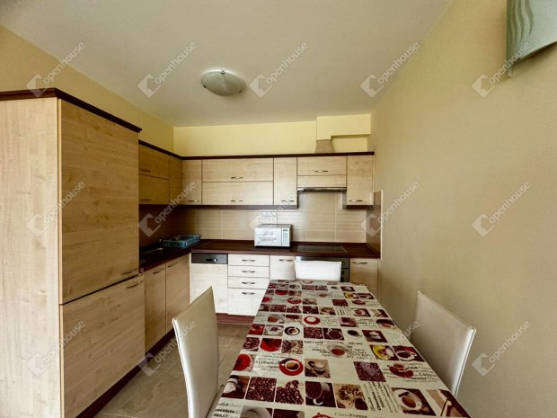 Elad� t�rsash�zi lak�s a Gaja liget lak�parkban