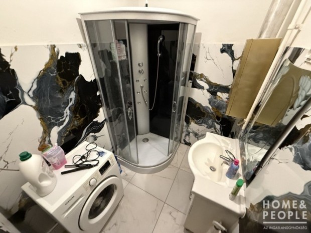 Elad� t�gla csal�di h�z Als�v�roson! - Szeged